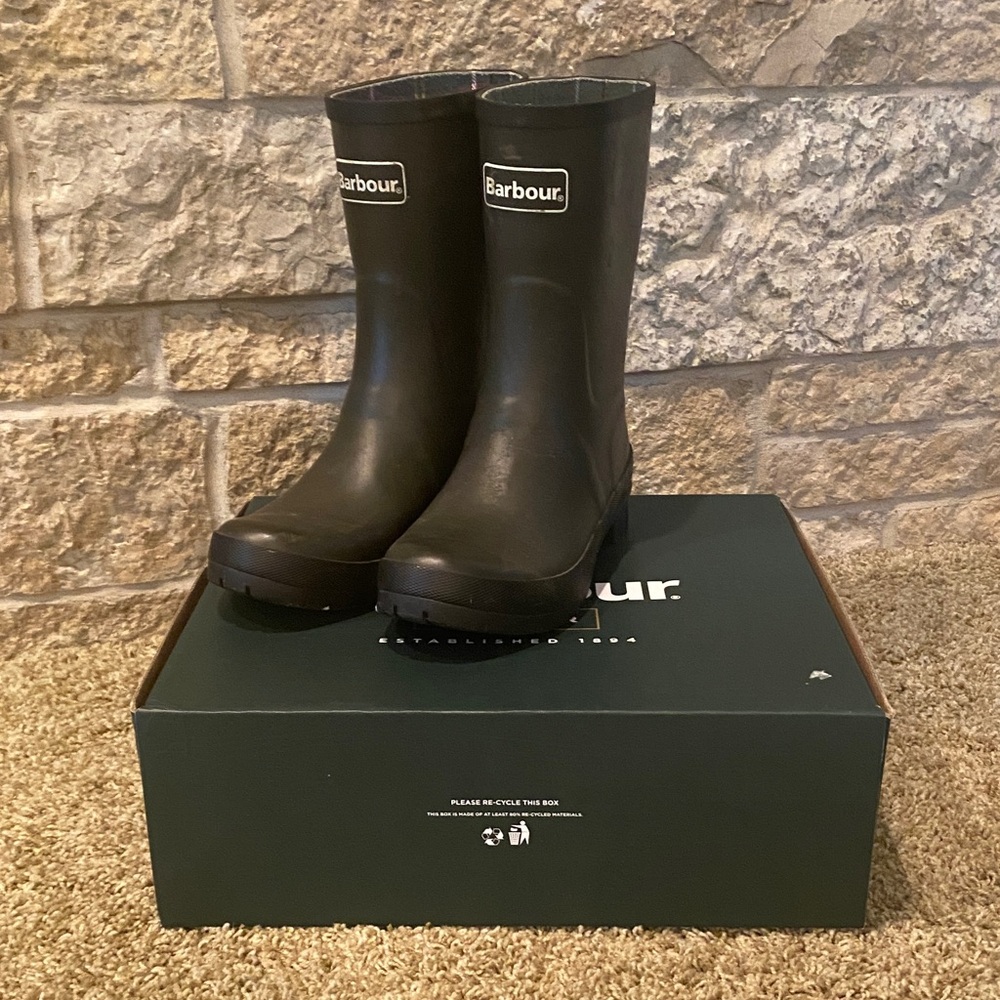 EUC Barbour Banbury Dark Olive Women’s Boots